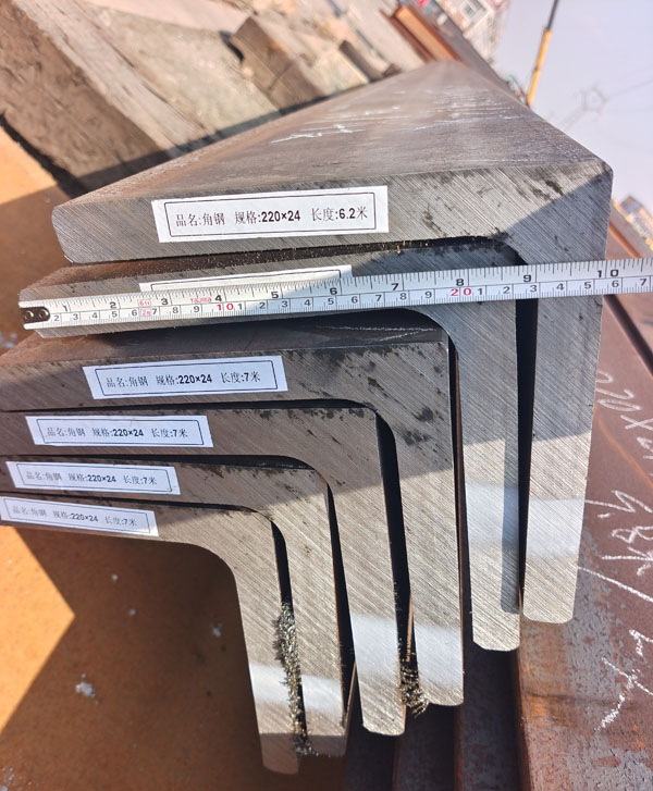 電力鐵塔的鋼鐵脊梁：220*220*24 Q355C角鋼解析